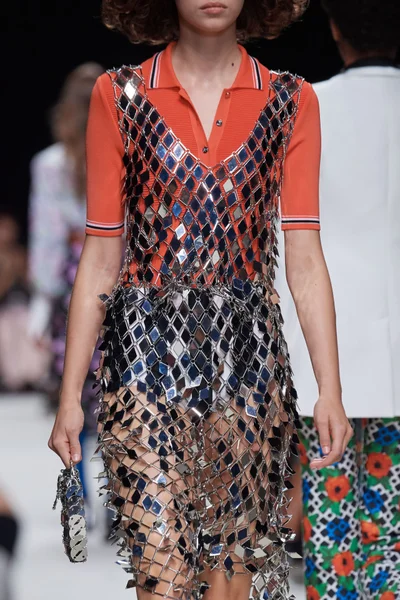 Look 15